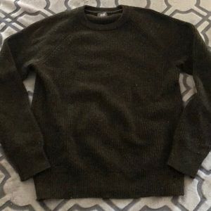UNIQLO Olive sweater HEATTECH